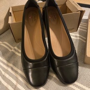 Women’s shoes black leather flats NEW 8.5M